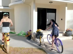 Blond, Bruinharig, Seksspeelgoed, Lesbisch, Natuurlijke tieten, Kut duiken, Trio, Speelgoed