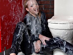 Tussi, Blondine, Besamung, Spermaladung, Fetisch, Handjob, Überraschung