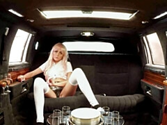 Grote lul, Pijpbeurt, Hondjeshouding, Natuurlijke tieten, Kut duiken, Geschoren, Tiener, Tieten likken