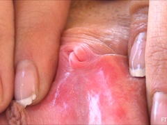 En gros plan de très près, Extrême, Masturbation, Orgasme, Public, Solo, Jouets, Sous la jupe