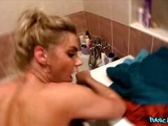 Amateur, Culo, Cuarto de baño, Rubia, Mamada, Coche, Pov, Ducha