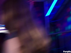 素人, 着衣女と全裸男, 衣服着たままセックス, ダンス, グループ, 異人種間, パーティ, スインガー