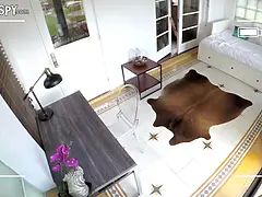 Grosse bite, Attrapée, Faciale, Femelle, Léchez, Masturbation, Petite femme, Nénés