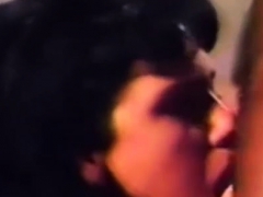 Noire, Sucer une bite, Homme nu et filles habillées, Tir de sperme, Noir ébène, Faciale, Interracial, Rétro ancien