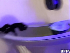 Enthousiasteling, Diep in de keel, Vingeren, Hd, Feest, Mager, Tatoeage, Tieten likken