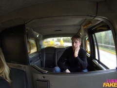 Leie, Auto, Aufs gesicht abspritzen, Frau, Fingern, Lecken, Pov, Muschi