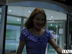 Natuurlijke tieten, Buiten, Biljart