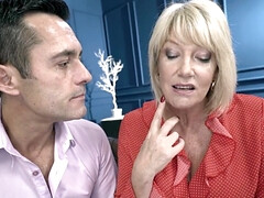 ブロンド, フェラチオ, 巨乳な, ズームショット, 指いじり, お婆さん, 熟年, 教師