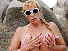 Любители, Большая жопа, Большие сиськи, Блондинки, Милф, На природе, Соло, Стриптизерша