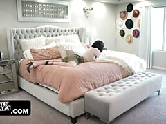 フェラチオ, 衣服着たままセックス, 中出し, 娘, 顔射, なめる, オマンコ, のぞき