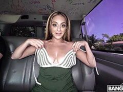 Blonde, Sucer une bite, Voiture, En levrette, Branlette thaïlandaise, Seins naturels, Culottes ou slips, Rasée