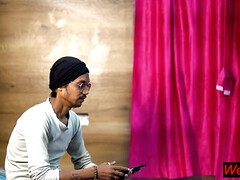 Enthousiasteling, Pijpbeurt, Bruinharig, Handbeurt, Hardcore, Indisch, Tieten likken, Nat