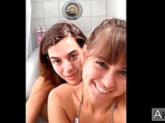 Bad, Grosser arsch, Braunhaarige, Selbstgemacht, Küssen, Dürr, Patschen, Titten