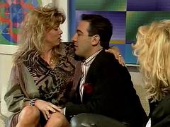 Grosse titten, Blasen, Handjob, Hardcore, Milf, Flotter dreier, Titten, Vintage