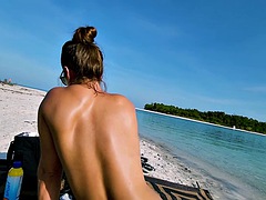 Enthousiasteling, Lieveling, Strand, Badpak, Moeder die ik wil neuken, Openbaar, Tieten likken