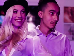 ブロンド, 指いじり, キス, レズビアン, オナニー, ストッキング, ストリッピング, ティーン