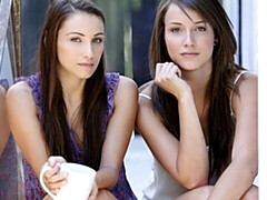 18 летние, Большая жопа, Большие сиськи, Брюнетки, Пальцем, Лесбиянка, Киски, Сиськи