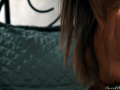 Lécher le cul, Chambre à dormir, Gros seins, Tromperie, Léchez, Seins naturels, Chatte, Fessée