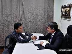 アジア人, 舐める尻, カップル, 指いじり, ゲイ, ハードコア, キス, オフィス