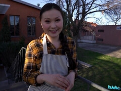 Américain, Asiatique, Brunette brune, Éjaculation interne, Queue, De plein air, Public, Nénés