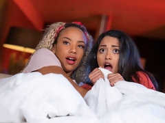 Блондинки, Брюнетки, Черненькие, Пальцем, Межрасовый секс, Лизание, Мастурбация, Киски