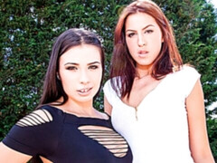 Doigter, Pénétrer avec le poing, Embrassement, Lesbienne, Masturbation, Chatte, Rasée, Dénudage