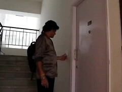 Gros seins, Plantureuse, En levrette, Fait maison, Indienne, Mère que j'aimerais baiser, Maman, Seins naturels