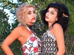 指いじり, キス, なめる, オナニー, アウトドア, オマンコ, ストリッピング, ティーン