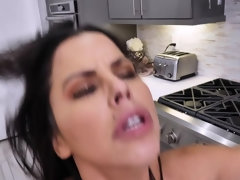 Morena, Condón, Consolador, Estilo perrito, Hembra, Peludo, Orgasmo, Tetas