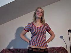 Enthousiasteling, Blond, Seksspeelgoed, Masturbatie, Rijpe lesbienne, Alleen, Tieten likken, Speelgoed