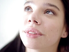 Sucer une bite, Brunette brune, En levrette, Léchez, Chatte, Rasée, Maigrichonne, Adolescente