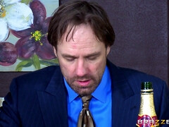 Gros seins, Brunette brune, Plantureuse, Cocu, Softcore