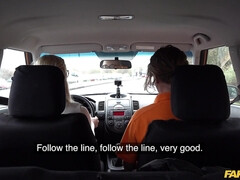 Cul, Blonde, Brunette brune, Voiture, Queue, Seins naturels, Jupe, Nénés