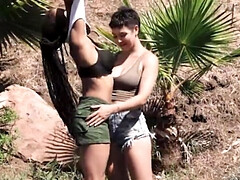 18 ans, Gros cul, Gros seins, Noire, Brunette brune, En gros plan de très près, De plein air, Nénés