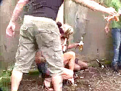 Enthousiasteling, Pijpbeurt, Sperma shot, Vingeren, Likken, Orgie, Buiten, Zuigen