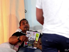 Blasen, Braunhaarige, Spermaladung, Aufs gesicht abspritzen, Interrassisch, Flotter dreier