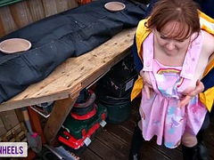 Botas, Británico, Atrapados, Sexo duro, Masturbación, Al aire libre