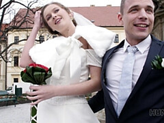 18 jahre, Blondine, Paar, Gehörnter ehemann, Hardcore, Geld, Jungendliche (18+), Ehefrau