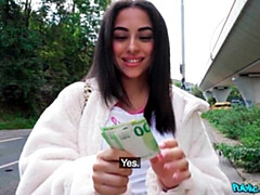 Grosser schwanz, Grosse titten, Braunhaarige, Hundestellung, Geld, Im freien, Dürr, Jungendliche (18+)