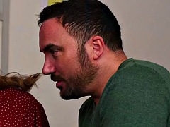 Lieveling, Grote lul, Pijpbeurt, Naakte man aangeklede vrouw, Dominante vrouw, Groep, Moeder die ik wil neuken, Zuigen