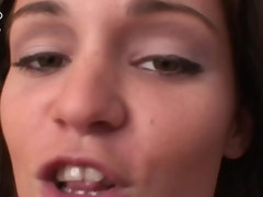 18 jaar, Pijpbeurt, Sperma, Schattig, Klein, Gezichtspunt, Tiener, Tieten likken