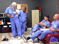 デカパイ, ブロンド, フェラチオ, Hd, 看護婦, 馬乗り, パイ刷り, ユニフォーム