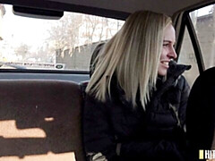 Grote kont, Grote lul, Blond, Geld, Natuurlijke tieten, Openbaar, Tiener, Tieten likken