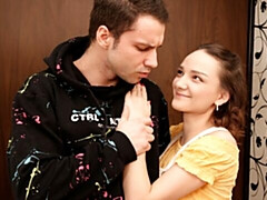 デカチン, 茶髪の, バック, 小柄, ショートヘア, ガリガリ, ティーン, オッパイの