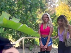 Asiatique, Nana, Bisexuelle, Blonde, Le plan cul à quatre, Embrassement, Orgie, Chevaucher