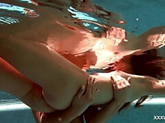 18 летние, Большие сиськи, Блондинки, Брюнетки, Хд, Лесбиянка, Сиськи, Под водой