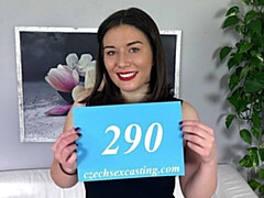 Grosser arsch, Grosse titten, Blasen, Braunhaarige, Pummelig, Hundestellung, Milf, Kurzes haar