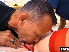 デカチン, フェラチオ, 3p男男女, 怪物, 小柄, オマンコ, 三人, 濡れ