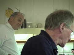 Dormitorio, Bikini, Mamada, Penetracion con dedos, Pajear, Besar, Mucama, Tragarse