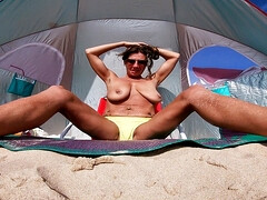 Gros seins, Femelle, Hard, Masturbation, Mère que j'aimerais baiser, Seins naturels, Pisser, Solo